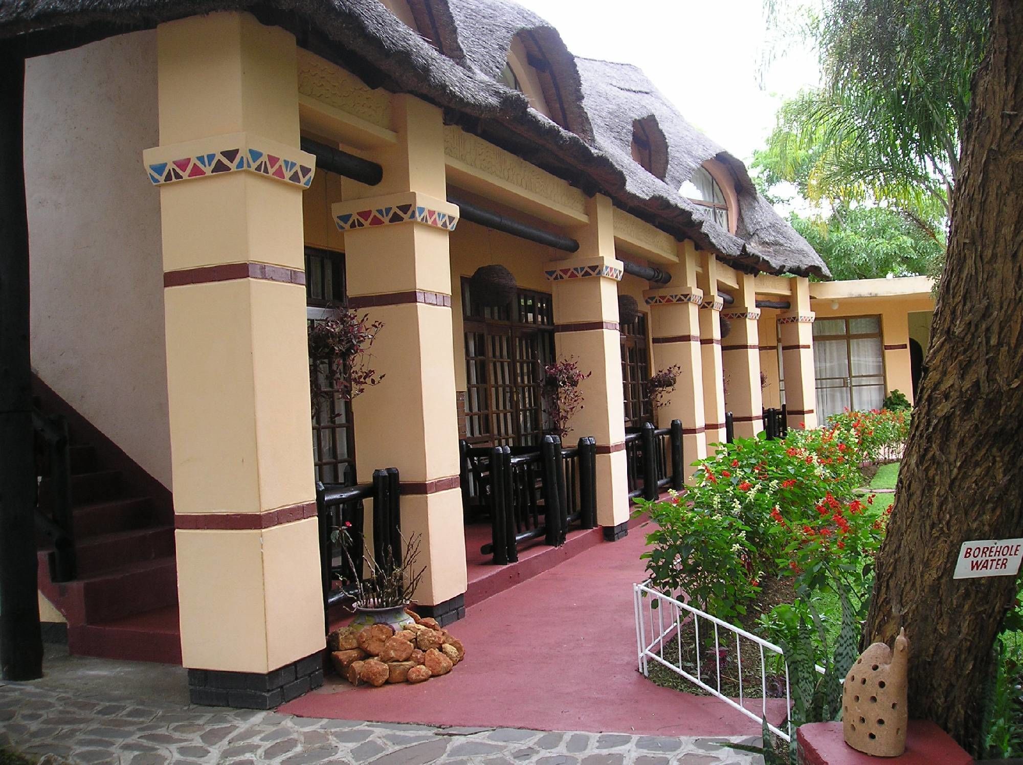 Lalani Hotel And Conference Centre ブラワヨ エクステリア 写真